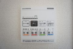 浴室暖房乾燥機には、暖房、乾燥、涼風、換気の4つの機能が付いています。タイマー付きです。換気・雨の日の洗濯も安心です＾＾