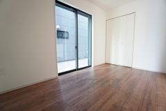 開放感あふれるリビング横のお部屋です＾＾