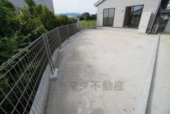 広々としたお庭付き＾＾周囲からの目線も気にならず、BBQやお子様のプールなども楽しめそうです＾＾