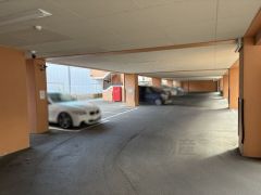 敷地内駐車場有。空き状況はお問い合わせください。