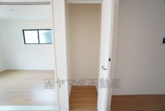 LDKには収納スペース付き。日用品などをたっぷり収納できます＾＾