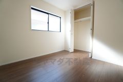 クローゼット付きなので、すっきりと整理整頓でき気持ちよく過ごせますね＾＾