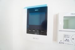 防犯性、セキュリティ対策に安心できるテレビモニター付きインターフォンです。セールスマン対策にもなり安心できます。