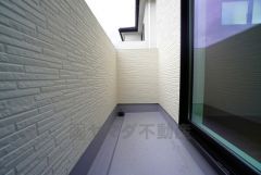 陽当たり、風通しの良いバルコニー＾＾天気のいい日にはお布団もまとめて干せそうですね＾＾