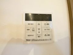 おいだき機能つきなのでお風呂に入る時間が異なるご家庭には嬉しいですね。ボタン一つで快適で便利な生活が＾＾