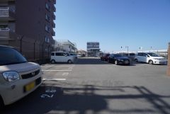 敷地内に駐車場あります＾＾7000円/月。最新の空き状況についてはお問い合わせください。