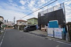 前面道路は東側約6ｍの公道に面しています。 道路幅が広いので駐車もラクラクできそうですね＾＾ 