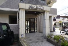 きれいに保たれたエントランスが安らぎに満ちた暮らしへ誘います。