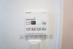 浴室暖房乾燥機には、暖房、乾燥、涼風、換気の4つの機能が付いています。タイマー付きです。換気・雨の日の洗濯も安心です＾＾