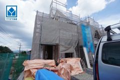 大通りから住宅街に入った一戸建ての多いエリア。落ち着いた雰囲気で快適な生活を送れます。