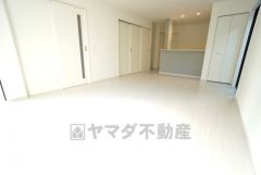 窓から光が差し込む明るいダイニングです＾＾