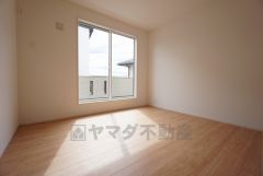 5.25帖。住む人のこだわりを活かす洋室＾＾クローゼットもあり荷物もすっきり片付けられ、ゆとりのある暮らしが出来ます＾＾