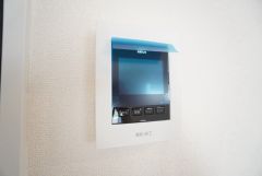 防犯性、セキュリティ対策に安心できるテレビモニター付きインターフォンです。セールスマン対策にもなり安心できます。