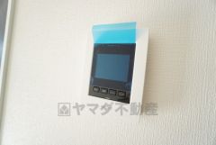 防犯はもちろん、セールスマン対策にもなるモニター付きインターホンです。 来訪者の顔が見えるので安心ですね＾＾