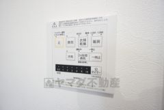 浴室暖房乾燥機には、暖房、乾燥、涼風、換気の4つの機能が付いています。タイマー付きです。換気・雨の日の洗濯も安心です＾＾