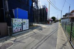 現地（2022年5月6日）撮影。 JR土井駅徒歩9分、周辺環境充実＾＾ 前面道路4ｍあります＾＾