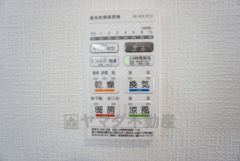 浴室暖房乾燥機には、暖房、乾燥、涼風、換気の4つの機能が付いています。タイマー付きです。換気・雨の日の洗濯も安心です＾＾