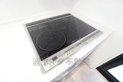 お手入れのしやすいIHクッキングヒーターです。3口コンロなので、効率よくお料理が楽しめます。毎日のお料理も楽しくなりますね＾＾