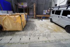 駐車スペースはゆとりある3台分を確保。マイカー用に、お客さま用に、余裕を持ってご利用いただけます＾＾ 