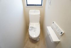 1階2階の2ヶ所にトイレがありますので、忙しい朝にも家族に気を使わず、ゆとりが生まれますね＾＾