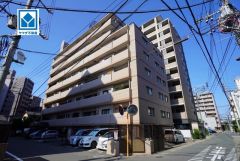 高宮駅徒歩10分、都心へのアクセス良好。スーパーやコンビニなども近く周辺環境充実。快適でゆとりのある生活空間で新生活を始めましょう^^