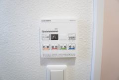 浴室暖房乾燥機には、暖房、乾燥、涼風、換気の4つの機能が付いています。タイマー付きです。換気・雨の日の洗濯も安心です＾＾