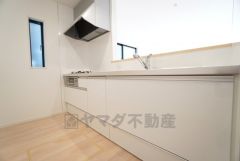 対面式キッチンなのでリビングにいるご家族とコミュニケーションを取りながら洗い物や、お料理が楽しめそうですね＾＾