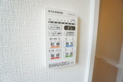 浴室暖房乾燥機には、暖房、乾燥、涼風、換気の4つの機能が付いています。タイマー付きです。換気・雨の日の洗濯も安心です＾＾