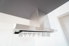 調理時の蒸気や匂いが換気扇に誘導され、効率的に排煙ができます＾＾