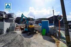 角地＾＾東月隈小学校、目の前＾＾西鉄バス「浦田」歩9分。博多駅行＾＾