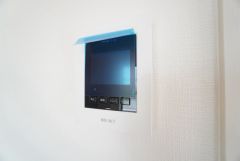 防犯性、セキュリティ対策に安心できるテレビモニター付きインターフォンです。セールスマン対策にもなり安心できます。