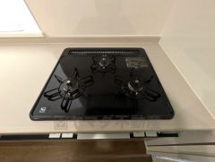 3種類の料理が同時に調理できる、3口ガスコンロ。忙しい夕食の支度時間が短縮できて効率よくお料理が楽しめます。