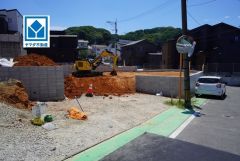角地＾＾東月隈小学校、目の前＾＾西鉄バス「浦田」歩9分。博多駅行＾＾