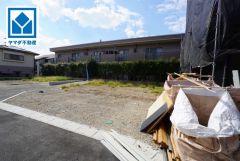 小学校まで徒歩3分・中学校まで徒歩7分。お子様の通学も安心＾＾