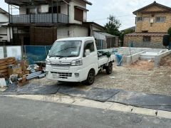 駐車スペースはゆとりある2台分を確保。マイカー用に、お客さま用に、余裕を持ってご利用いただけます。