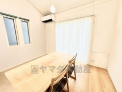 ダイニング部分には大きな掃き出し窓を設け、明るい食卓を囲めます＾＾