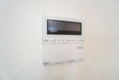 おいだき機能つきなのでお風呂に入る時間が異なるご家庭には嬉しいですね。ボタン一つで快適で便利な生活が＾＾