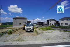 LDKが明るい南東側採光。トイレ・浴室にも窓付きなのでお家のどこにいても明るい光が差し込みます。