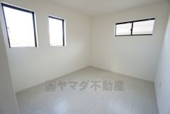家具を選ばないナチュラルなフローリングとシンプルなクロスです＾＾