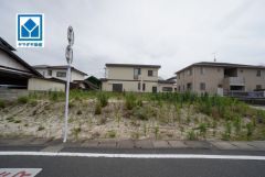 10年間の瑕疵保証が付いた安心の新築戸建。2面バルコニーで日当たり良好。