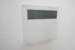 おいだき機能つきなのでお風呂に入る時間が異なるご家庭には嬉しいですね。ボタン一つで快適で便利な生活が＾＾