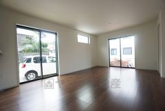 家族が集まる開放的なリビング。思い思いの時間を過ごしたり、家族みんなで食事をしたり、素敵な団らんの場になりますね＾＾