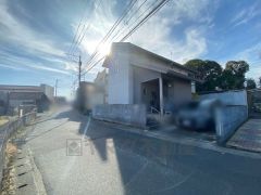 前面道路は南東側約5.2ｍの公道に面しています。