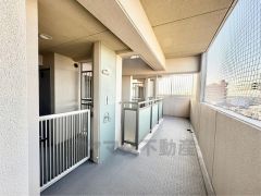 玄関ポーチあり＾＾小さなお子様がいても安心ですね＾＾