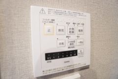 浴室暖房乾燥機には、暖房、乾燥、涼風、換気の4つの機能が付いています。タイマー付きです。換気・雨の日の洗濯も安心です＾＾
