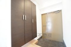 ご家族の靴をスッキリと片付けられるシューズボックス付きの玄関です＾＾スッキリと片付いた玄関は気持ちがいいです。 