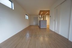 20.5帖。 将来にわたって住みやすくプランニングを重ねて設計された間取で日々の生活をしやすい動線を考えた居住空間を創り上げております＾＾ 