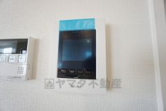 防犯はもちろん、セールスマン対策にもなるモニター付きインターホンです。お子さん1人での留守番時にも活躍しそうです。