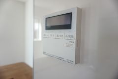 同仕様写真。 おいだき機能つきなのでお風呂に入る時間が異なるご家庭には嬉しいですね。ボタン一つで快適で便利な生活が＾＾