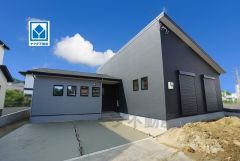 敷地面積約66坪＾＾徒歩4分圏にアスタラビスタ、セブン、バス停＾＾駐車2台。県道17号線すぐ＾＾（車1分/190ｍ）。